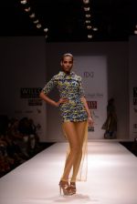 Model walks for Chandrani, Mrinalini, Dhruv-Pallavi Show at Wills Fashion Week 2013 Day 5 on 17th March  (21).JPG